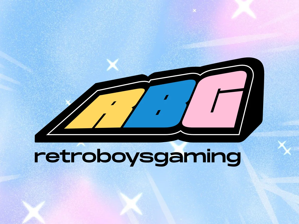 Retro Boys Gaming：Logo，黄、蓝、粉三个倾斜的字母，衬在品牌底图上